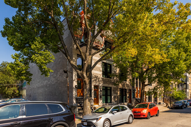 1231-1247 Saint-Christophe Rue in Montréal, QC - Building Photo - Building Photo