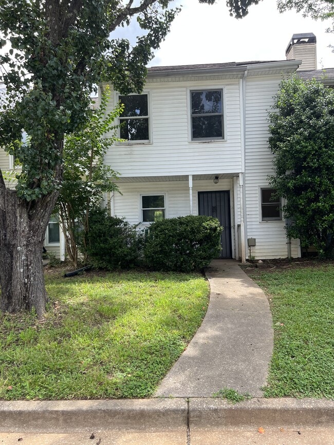 property at 2184 Wellington Cir