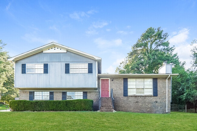 property at 552 20th Ct NE