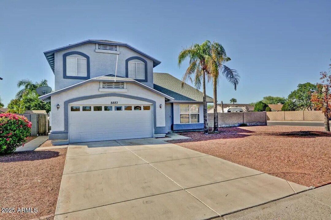 8883 W Maryland Ave in Glendale, AZ - Building Photo