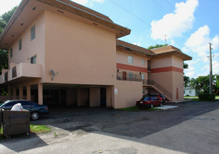 Griffing Park Apartments in North Miami, FL - Foto de edificio - Building Photo