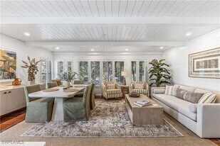 282 4th St S in Naples, FL - Building Photo