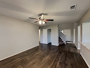 8010 Blackhawk Pass in San Antonio, TX - Foto de edificio - Building Photo