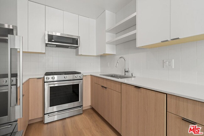 612 Huntley Dr in West Hollywood, CA - Building Photo - Building Photo