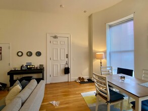 525 Massachusetts Ave, Unit 4 in Boston, MA - Building Photo - Building Photo