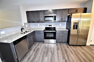 428 Glenstone Springs Dr-Unit -B in Clarksville, TN - Building Photo - Building Photo