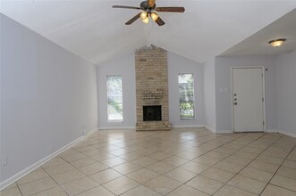 5519 Fallengate Dr in Spring, TX - Building Photo - Building Photo