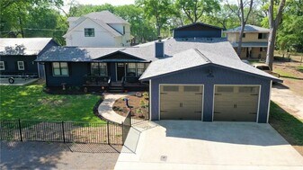 1011 Timber Elm in Seguin, TX - Building Photo