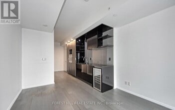 70 Temperance St in Toronto, ON - Building Photo - Building Photo