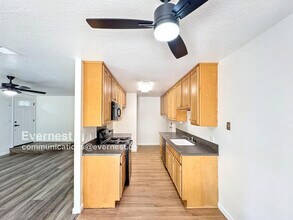 5516 Engle Rd in Carmichael, CA - Building Photo - Building Photo