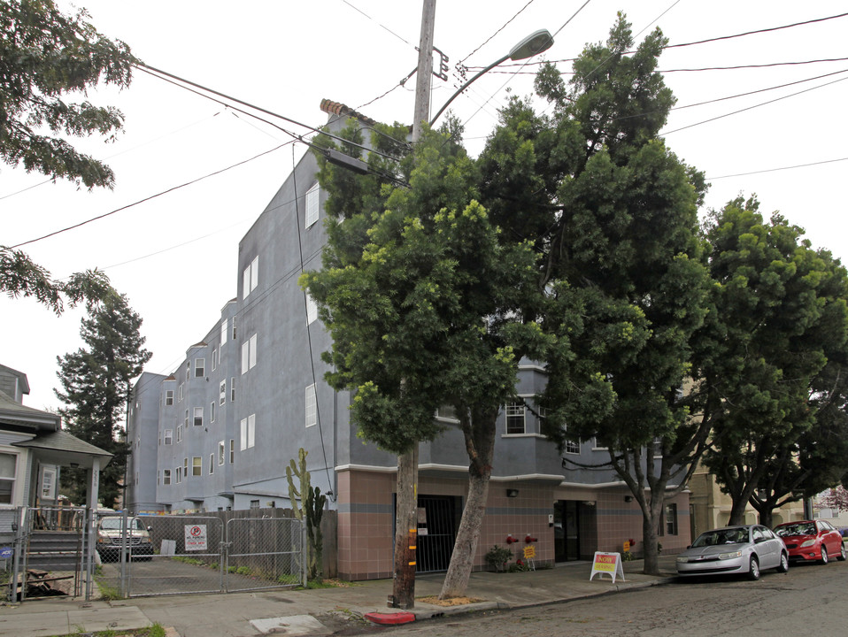 Santana Apartments in Oakland, CA - Building Photo