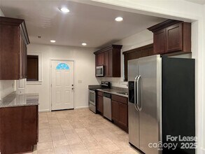 424 Woodvale Pl in Charlotte, NC - Building Photo - Building Photo