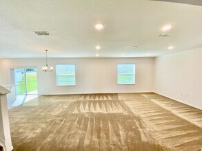 999 Cumberland Dr in Poinciana, FL - Building Photo - Building Photo