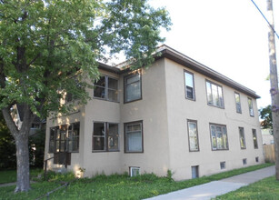 3045 Grand Ave S, Unit 2 in Minneapolis, MN - Foto de edificio - Building Photo