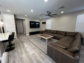 10147 W Meranto Ave in Las Vegas, NV - Foto de edificio - Building Photo