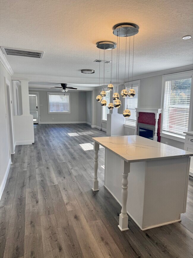 5904 N Eustace Ave in Tampa, FL - Building Photo - Building Photo