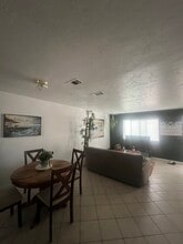 5180 N River Rd in Oceanside, CA - Foto de edificio - Building Photo