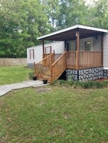 7310 Pineview Dr in Gautier, MS - Building Photo