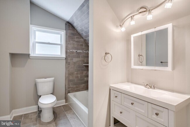 1622 South St-Unit -UNIT 2R in Philadelphia, PA - Building Photo - Building Photo