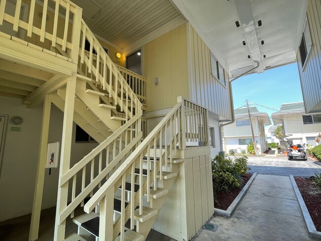 419 Ocean Ave in Melbourne Beach, FL - Foto de edificio - Building Photo
