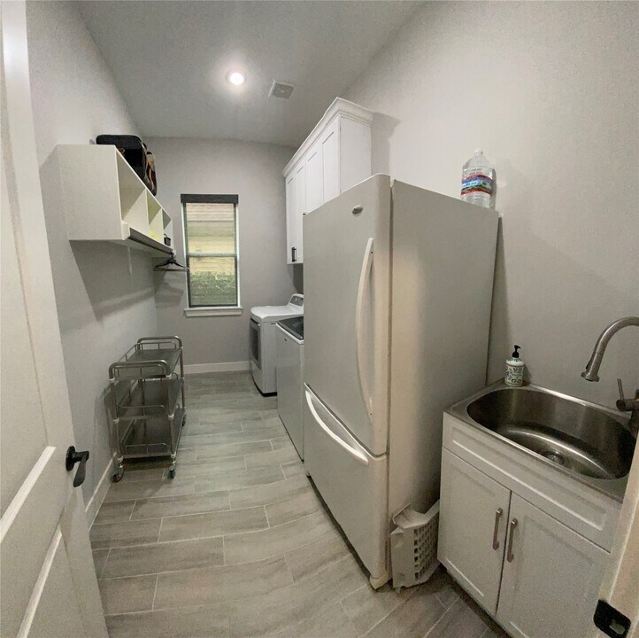 41 Monterey Ct in Montgomery, TX - Building Photo