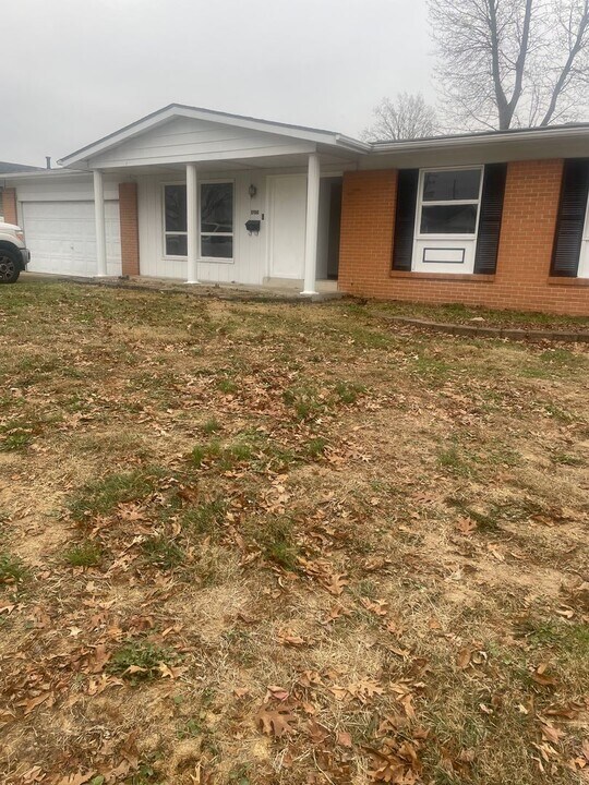 1700 Verlene Dr in Florissant, MO - Building Photo