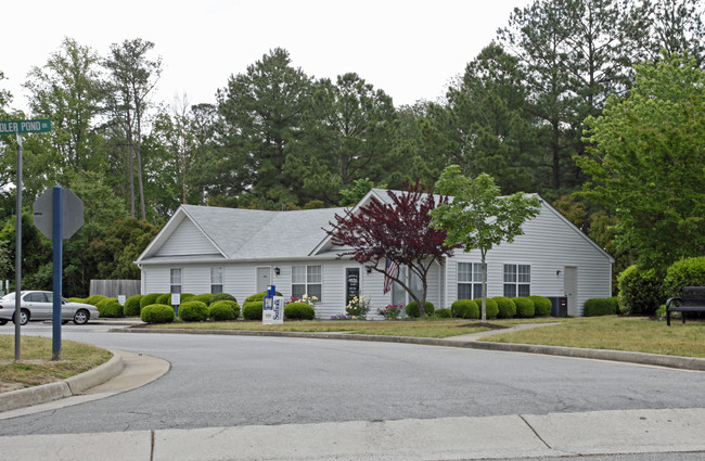 Sadler Pond Apartments in Suffolk, VA - Building Photo - Building Photo