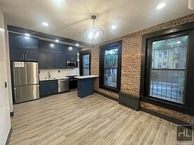 370 Miller Ave in Brooklyn, NY - Building Photo