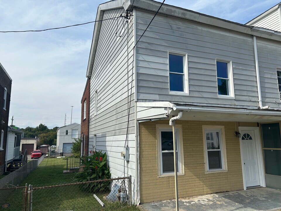 1312 E 13th St in Eddystone, PA - Building Photo