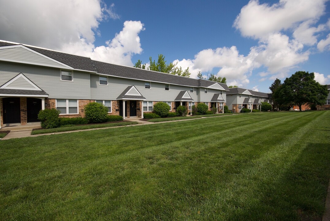 The Groves Apartments and Townhomes in Florissant, MO - Building Photo