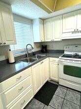 3719 Lake Bayshore Dr in Bradenton, FL - Building Photo - Building Photo