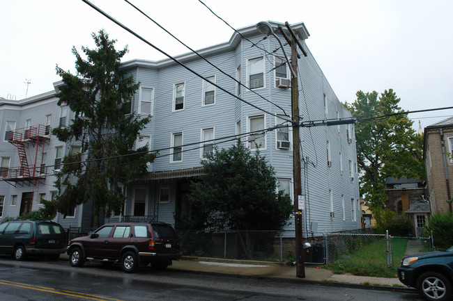 12 Radford St in Yonkers, NY - Foto de edificio - Building Photo