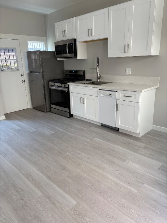 1738 E 4th St in Long Beach, CA - Building Photo
