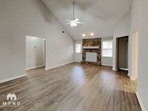 7608 Didwell Ct, Unit 205 in Jonesboro, GA - Foto de edificio - Building Photo