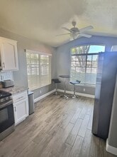 8245 Ruby Mountain Way in Las Vegas, NV - Foto de edificio - Building Photo