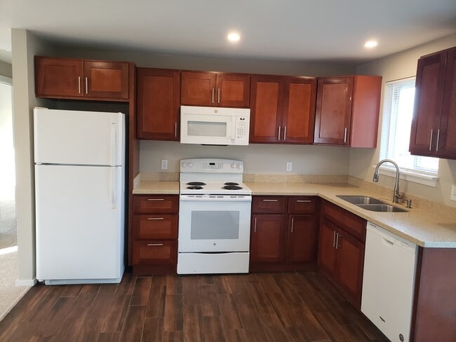 15515 Washington St, Unit #c new in Sumner, WA - Foto de edificio - Building Photo