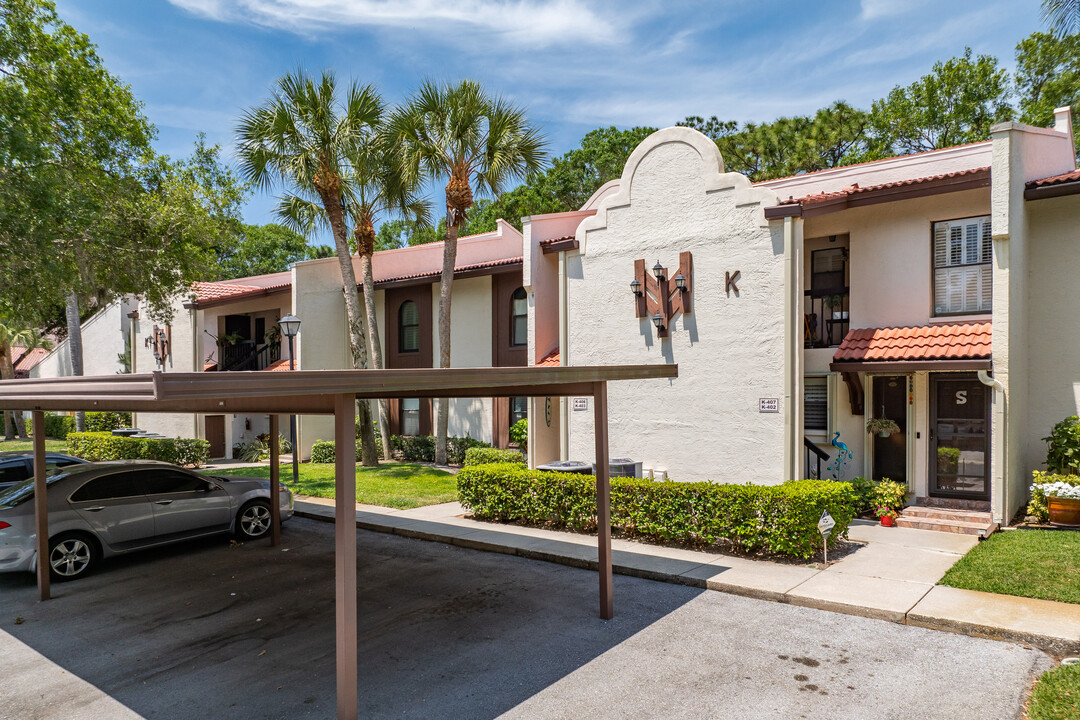 Tarpon Woods Condominiums in Palm Harbor, FL - Building Photo