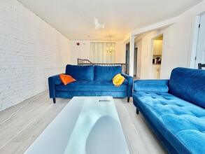 1711 R. Saint-Denis in Montréal, QC - Building Photo - Building Photo