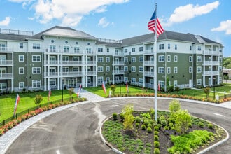 Greenview Estate House in Oakdale, NY - Building Photo - Building Photo