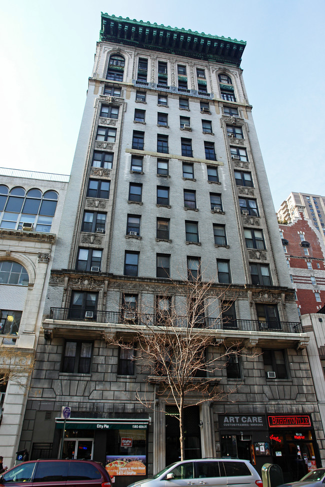 166 W 72nd St in New York, NY - Building Photo - Building Photo