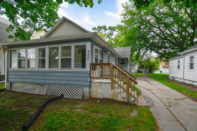 property at 320 N Ashland Ave