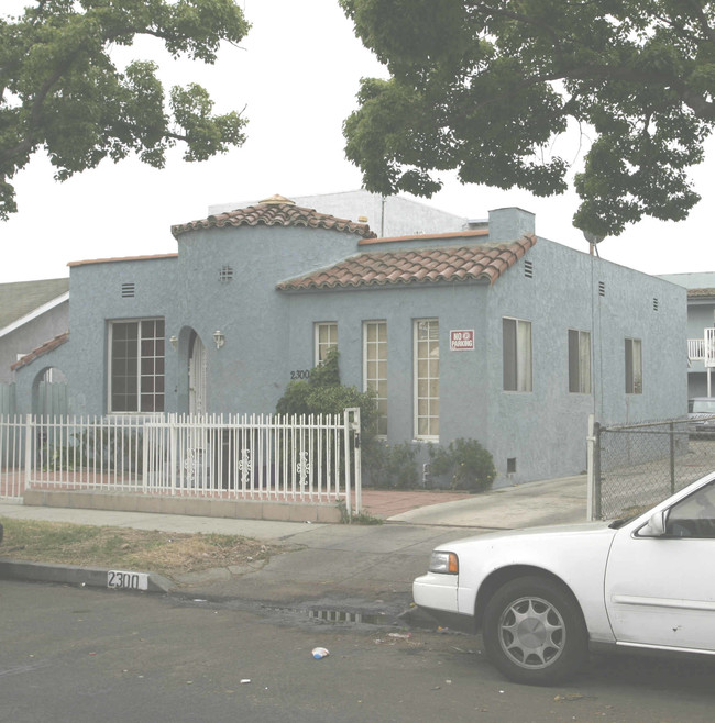 2300-2304 1/2 E Spaulding St in Long Beach, CA - Building Photo - Building Photo