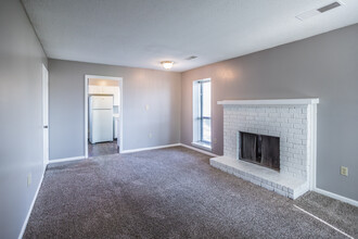 Ridgeway Commons Townhomes in Memphis, TN - Building Photo - Interior Photo