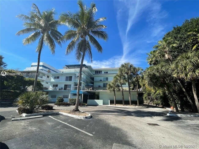 property at 2539 S Bayshore Dr