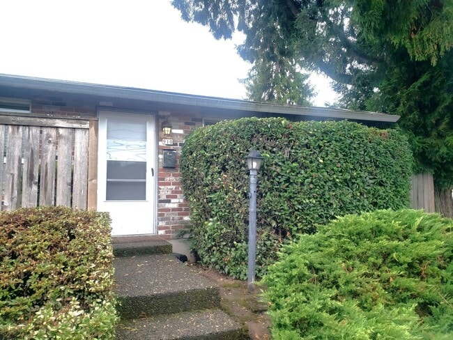 property at 912-912 SE Tacoma St