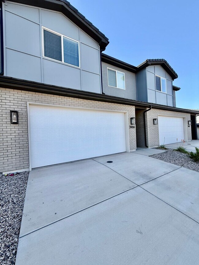 property at 3966 Razor Dr