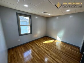 67 Boutwell St, Unit 3W in Fall River, MA - Foto de edificio - Building Photo