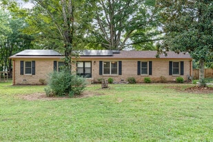 7332 Kuck Rd in Mint Hill, NC - Building Photo