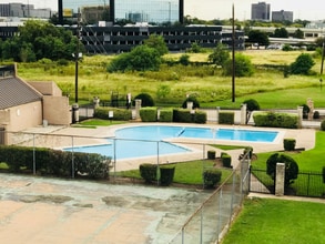 206 Plaza Verde Dr in Houston, TX - Building Photo - Building Photo