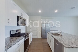 32165 Katelin Cir in Leesburg, FL - Foto de edificio - Building Photo